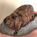 Реалистичные животные из камня