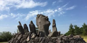 Памятники