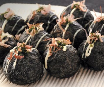 Черные «Ниндзя Такояки» - вкуснейший тренд Японии
