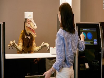 Роботы-динозавры в отеле будущего
