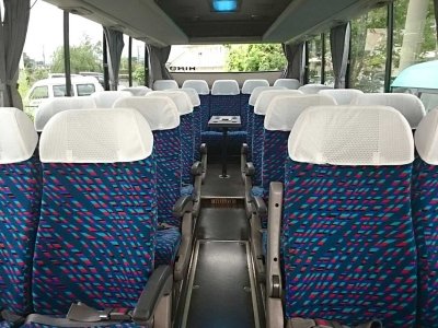 Салон со столиком малого автобуса (19-25 мест) в Японии