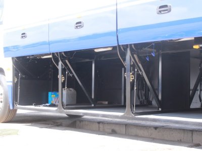 Богажное отделение большого автобуса на 30-34 чемодана