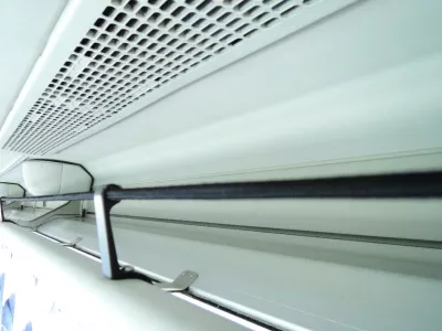 Полка для ручной клади в большом автобусе (45-60 мест) в Японии