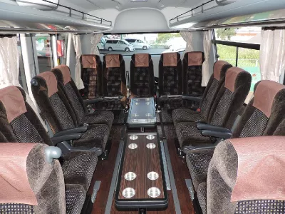 Салон со столиком большого автобуса (45-60 мест) в Японии