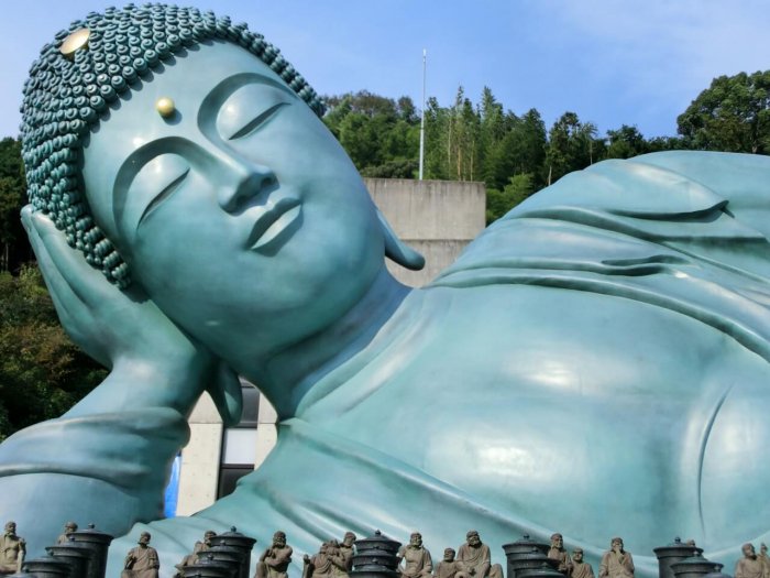 Статуя Будды в нирване