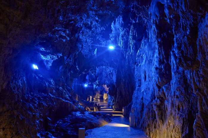 Пещера Рюсэндо